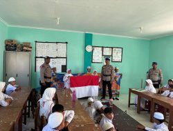 Ditpolairud Polda Aceh Edukasi Pelajar tentang Pentingnya Kebersihan Pantai.