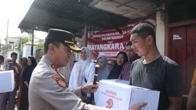 Korban Kebakaran Sukaramai Terima Bantuan Sosial dari Kapolresta Banda Aceh.