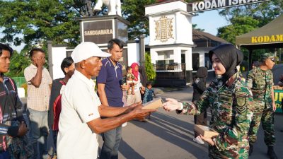 Kodam Iskandar Muda Bagikan 183 Paket Makan Gratis Kepada Masyarakat.