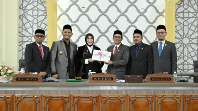 Walikota Serahkan Dokumen Raqan RPJM Banda Aceh Tahun 2025-2029 Ke DPRK.