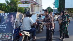 Kodam IM Bersama FKPPI Dan Mahasiswa USK Bagikan 201 Paket Makan Di Jum’at Berkah.