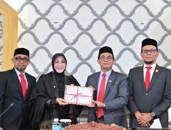 Wali Kota Serahkan Dokumen RKUA-PPAS APBK-Perubahan Banda Aceh  2025 ke DPRK