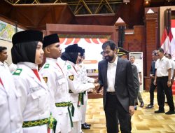 Mualem Kukuhkan Anggota Paskibraka Provinsi Aceh.