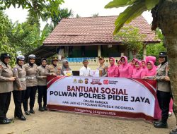 Sambut Hari Jadi ke-77, Polwan Polres Pidie Jaya Gelar Baksos.