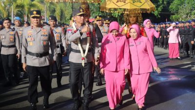 Brigjen Marzuki Ali Basyah Disambut Tarian Ranup Lampuan Di Mapolda Aceh.