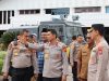 Kapolda Aceh Semangati Personel Hingga Makan Bersama di Lokasi Demo.
