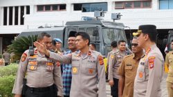 Kapolda Aceh Semangati Personel Hingga Makan Bersama di Lokasi Demo.