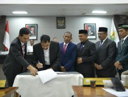 Gubernur dan DPRA Sahkan  APBA Perubahan 2025.