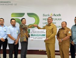 Bank Aceh Cabang Kuala Simpang Serahkan Zakat Perusahaan Rp 500 Juta ke Pemkab Aceh Tamiang.