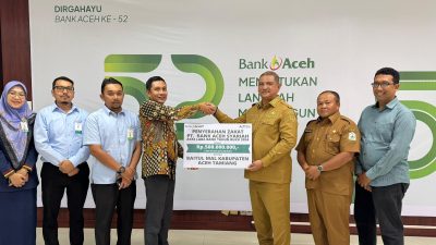 Bank Aceh Cabang Kuala Simpang Serahkan Zakat Perusahaan Rp 500 Juta ke Pemkab Aceh Tamiang.