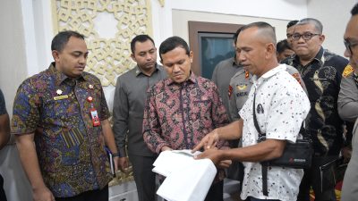 Wagub Fadhlullah Pimpin Rapat Penyelesaian Pembayaran Tanaman Tanam Tumbuh di Proyek Tol Padang Tiji–Seulimeum.