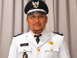 Bupati Aceh Besar Lantik Azhari Dek Gam Sebagai Keuchik Definitif Gampong Baet Periode 2025–2031.