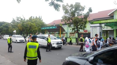 Detasemen Gegana Brimob Polda Aceh  Intensifkan Pengamanan Pada Zona Sekolah di Banda Aceh.