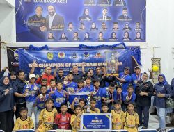Ketua DPD NasDem Banda Aceh Serahkan Penghargaan Kepada Peraih Juara SSB Restorasi Cup.