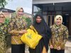 IAD Kejati Aceh Salurkan Paket Sembako Untuk Warga Kurang Mampu di Gampong Jawa.