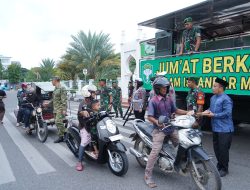 Kodam IM Bagikan 393 Paket Makanan Gratis untuk Warga.