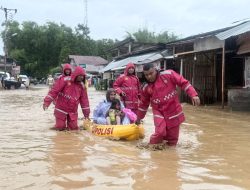 Polres Pidie Turunkan Personel Bantu Warga Terdampak Banjir.