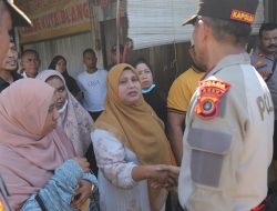 Kapolda Sebrangi Sungai Tingkeum untuk Tembus ke Aceh Utara, Sempat Temui Warga yang Tertahan di Kutablang.