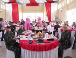 Kapolda Aceh Santap Nasi Ompreng Pada HUT Ke 80 Korps Brimob.