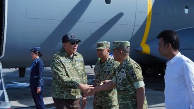 Pangdam IM Sambut Kedatangan Menhan RI di Lanud SIM.