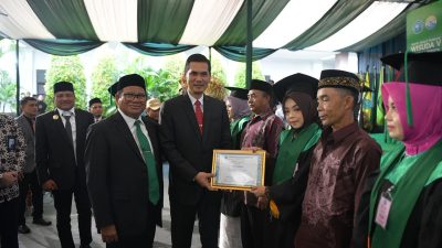 Sekda Aceh Menghadiri Wisuda di UNIKI 2025.