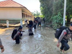 Brimob Polda Aceh Lakukan Penanganan Bencana di Aceh Tamiang.