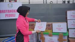 Ketua Bhayangkari Daerah Aceh Kembali Salurkan Bantuan untuk Korban Banjir di Pidie Jaya.