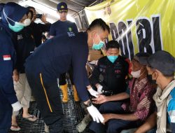 Nakes Polri Berikan Layanan Kesehatan Gratis bagi Korban Banjir di Aceh Tamiang.
