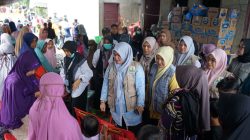 Ketua DWP Aceh Salurkan Bantuan bagi Warga Terdampak Banjir di Bireuen.