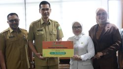 Sekda Aceh Terima Bantuan Pemkot Palu untuk Korban Banjir di Aceh. 