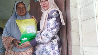 Peduli Bencana Banjir Aceh, eMKa Indonesia Serahkan Bantuan.