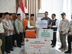 Pemerintah Aceh Terima Bantuan Kementerian Agama untuk Penanganan Dampak Banjir dan Longsor. 