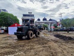 Yonzipur 16 / DA Kerahkan Alat Berat Bersihkan Material Banjir di Meunasah Balek Pidie Jaya. 
