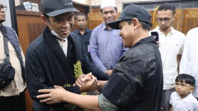 Wagub Aceh Sambut UAS di Bandara SIM, Pimpin Do’a Mengenang 21 Tahun Tsunami Aceh. 