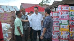 Sekda Aceh Tinjau dan Salurkan Bantuan Logistik di Posko Pengungsian di Aceh Utara. 