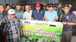 Mualem Terima Bantuan Warga Malaysia untuk Korban Banjir dan Longsor. 