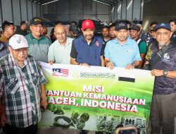 Mualem Terima Bantuan Warga Malaysia untuk Korban Banjir dan Longsor. 
