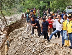 Sekda Aceh dan Rombongan Terjebak Longsor di Gayo Lues Saat Antar Bantuan.