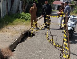 Wakil Ketua Komisi III DPRK Banda Aceh Tuanku Muhammad Tinjau Jalan Amblas di Pango Raya.