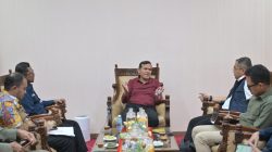Wagub Aceh Bahas Penanganan Bencana dan Pembangunan Huntara Bersama Wakil Kepala Badan Pengaturan BUMN.