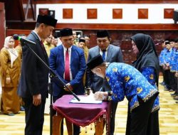 Sekda Aceh Lantik 201 Kepala SMA, SMK dan SLB.