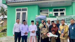 Illiza Serahkan Tiga Rumah Layak Huni