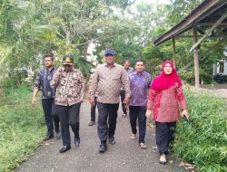 Sekda Jalaluddin Tinjau Kebakaran Dayah di Gampong Ceurih Ulee Kareng.