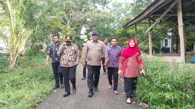 Sekda Jalaluddin Tinjau Kebakaran Dayah di Gampong Ceurih Ulee Kareng.