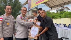 Kapolda Aceh Serahkan Ratusan Paket Daging Meugang kepada Masyarakat dan Awak Media. 