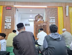 Rektor UIN Ar-Raniry Sampaikan Ceramah Malam Tarawih Perdana di Kampus. 