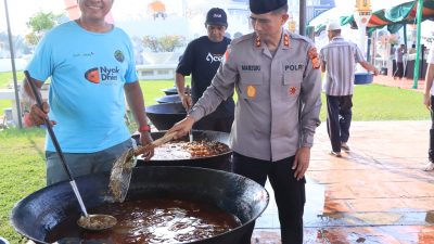 Kapolda Aceh Berbaur dengan Masyarakat Pada Khanduri Ramadhan di Mesjid Raya.