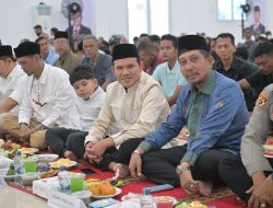 Wagub Aceh Buka Puasa Bersama Korban Bencana di Huntara Pidie Jaya. 