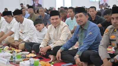 Wagub Aceh Buka Puasa Bersama Korban Bencana di Huntara Pidie Jaya. 
