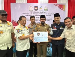 Wagub Aceh Bersama Mendagri dan Mensos Serahkan Bantuan untuk Korban Bencana Aceh Timur. 
